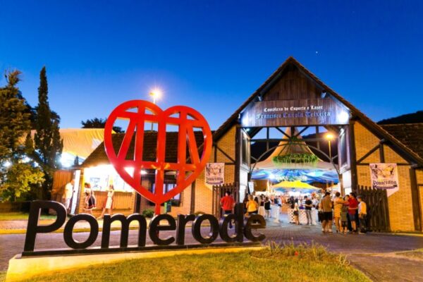 <span style="color: #ff0000;"><strong>🇩🇪<b> ROTA GERMÂNICA 🇩🇪 -  🍻 BLUMENAU 🏚️ POMERODE 🛍️ BRUSQUE </strong></span> </b>  Feriadão de Páscoa <span style="color: #ff0000;"><strong> <b> ** R$ 1299, à vista** </b> </strong></span>